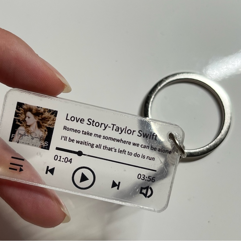 merch | taylor swift love story keychain